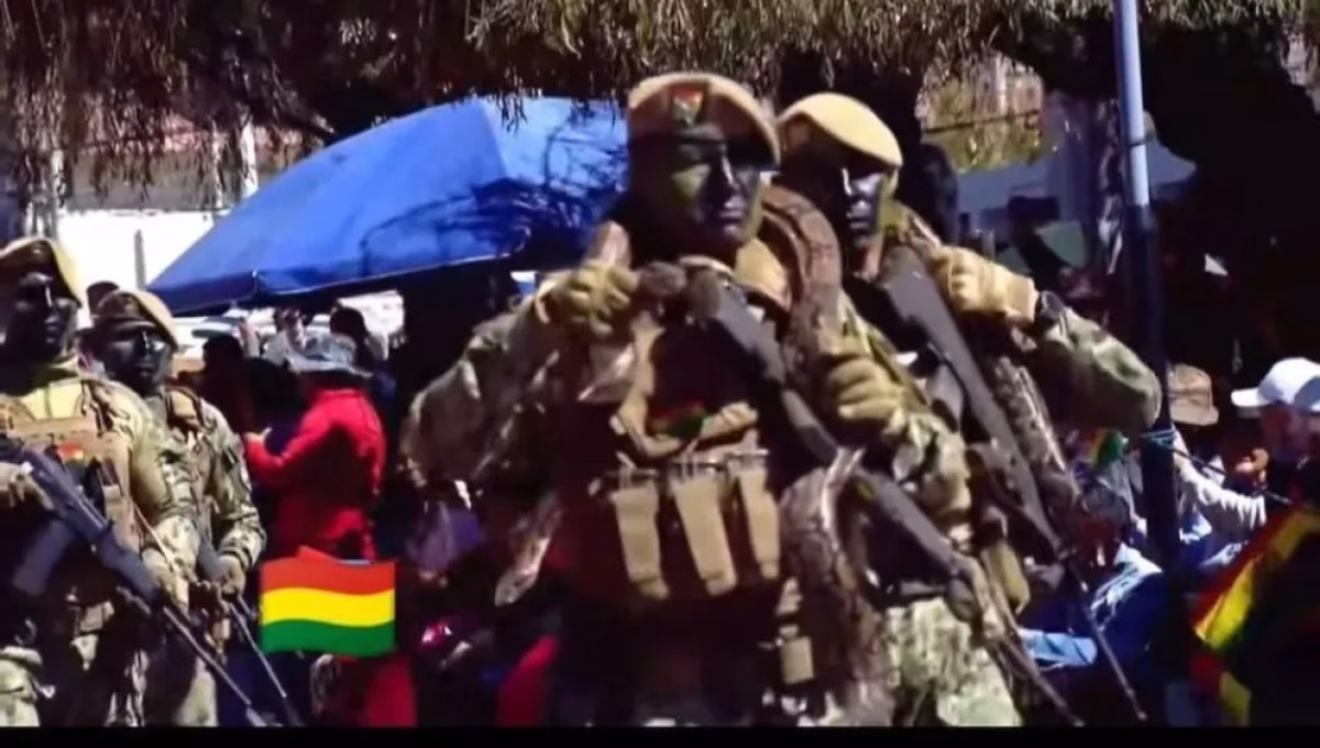 El uso de serpientes vivas en desfile de las FFAA provoca críticas y enciende la polémica