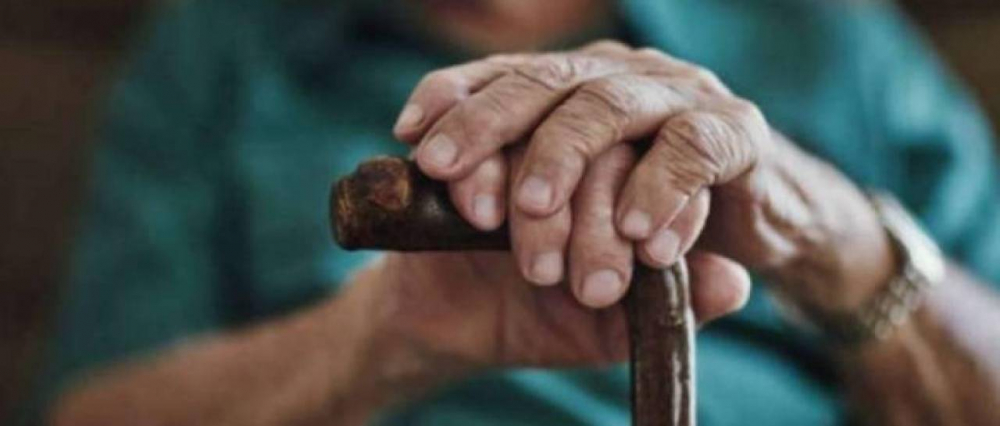 El novio de su nieta le robó Bs 48.000