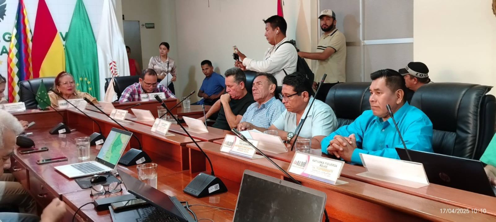 Cívicos conforman agenda de temas con asambleístas