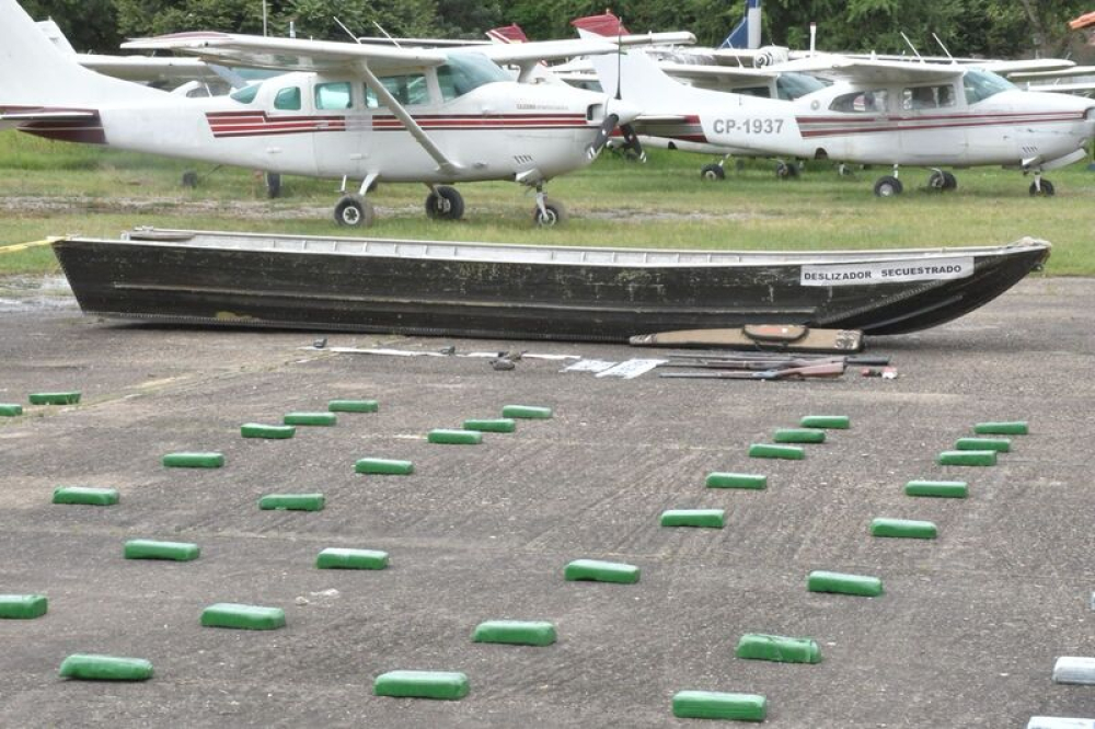 En Beni incautan más de 2,5 toneladas de cocaína y aprehenden a tres colombianos