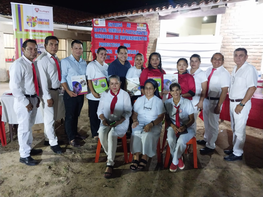 Entregan capital semilla a ganadores de emprendimientos productivos en Santa Ana