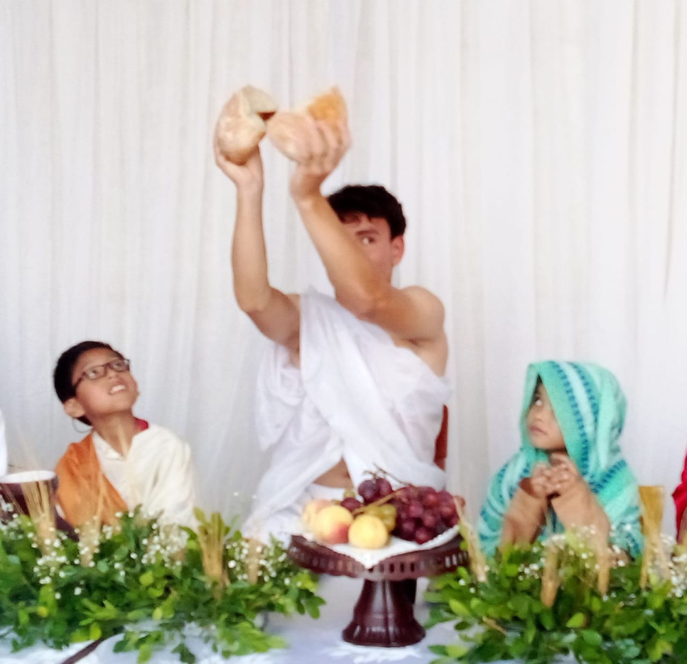 Colegio Madre Seton escenifica la Última Cena del Señor y el Lavatorio de Pies