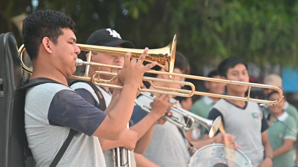Banda estudiantil recauda donaciones para comprar instrumentos
