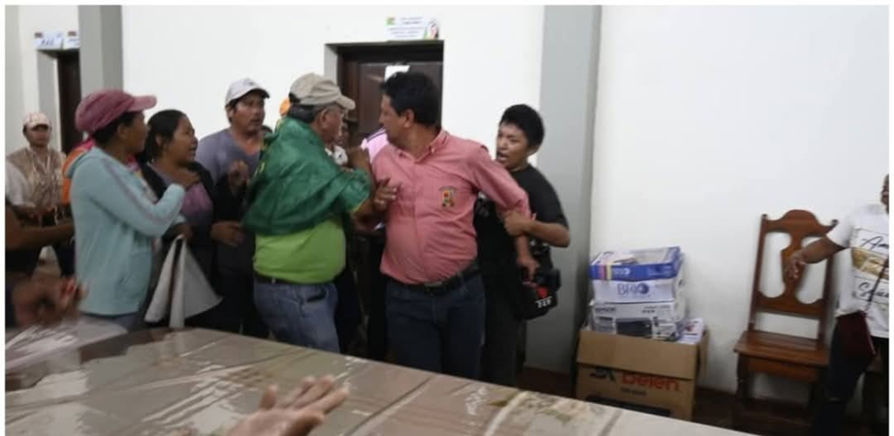Vecinos toman la Alcaldía de Riberalta que vive momentos de tensión