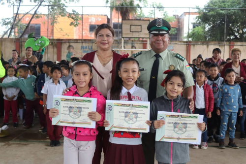 OPERACIÓN 200: COMANDO POLICIAL DEL BENI REFUERZA COMPROMISO CON LA EDUCACIÓN EN VALORES EN LA UNIDAD EDUCATIVA JUANA AZURDUY DE PADILLA