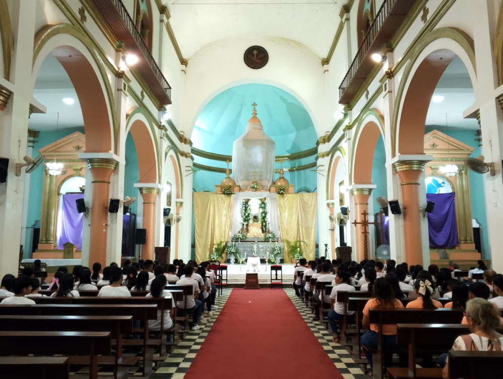 Feligreses de Trinidad visitan templos para cumplir la tradición del Jueves Santo