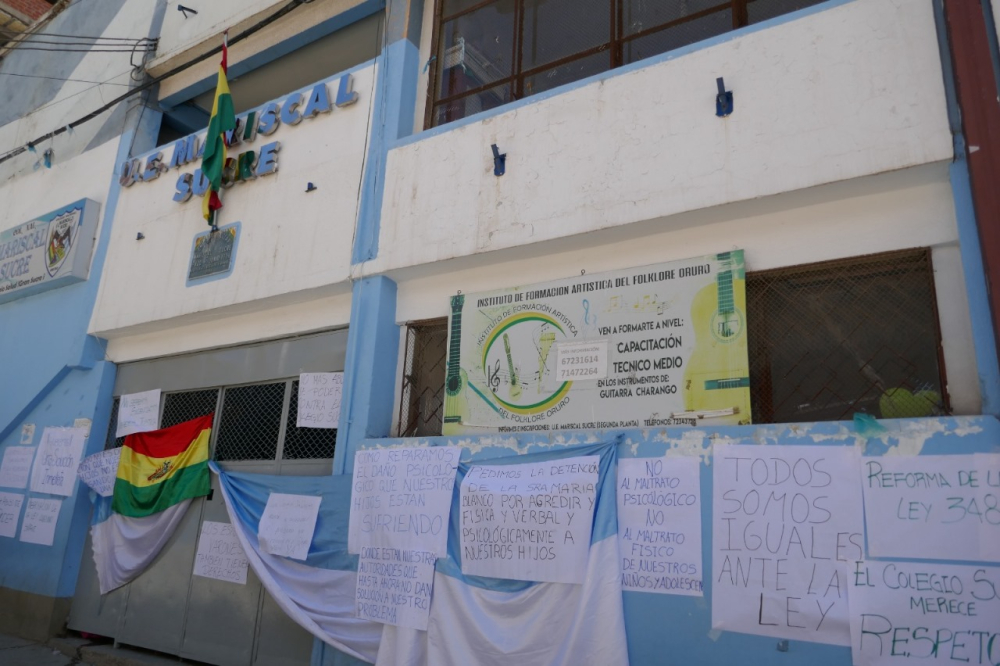 Conflicto en el Colegio Sucre por inscripción de una  estudiante se agrava; aguardan solución en audiencia