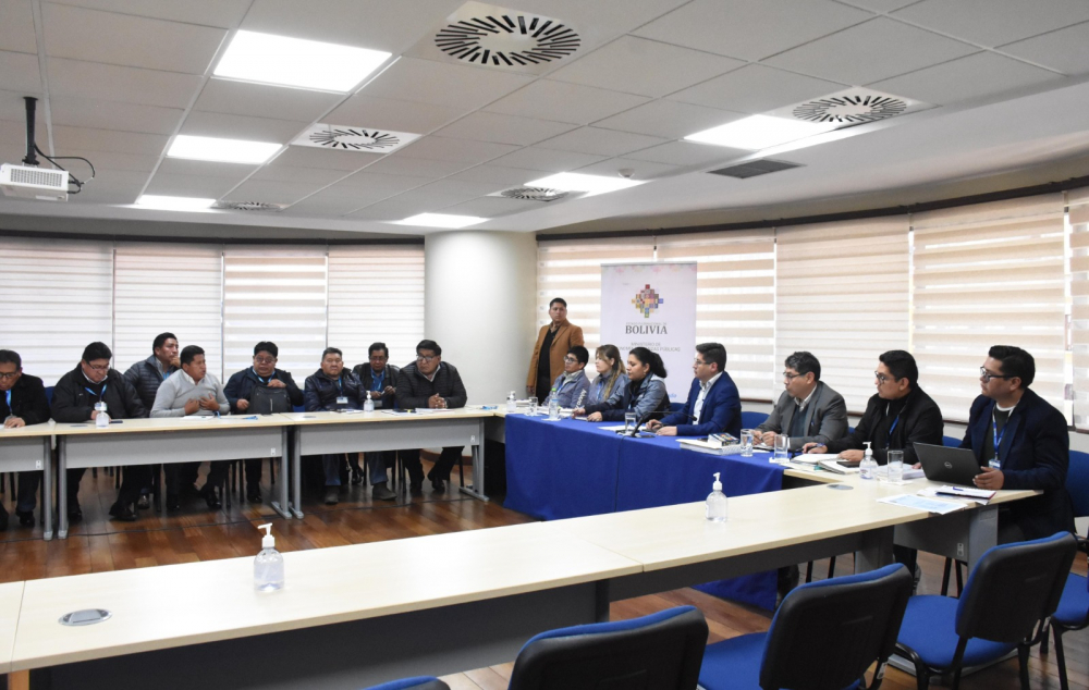 Gobierno desactiva conflicto con choferes sindicalizados y levanta los bloqueos
