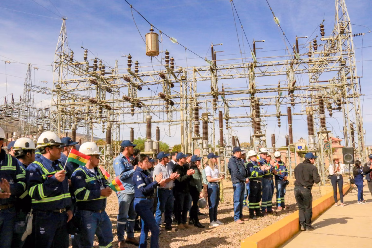 ENDE entrega 24 proyectos eléctricos en siete departamentos por el Bicentenario