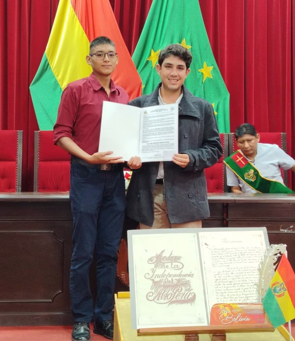 CON SELLO TRINITARIO SEBASTIÁN MURILLO ES RECONOCIDO COMO GESTOR CULTURAL DEL BICENTENARIO