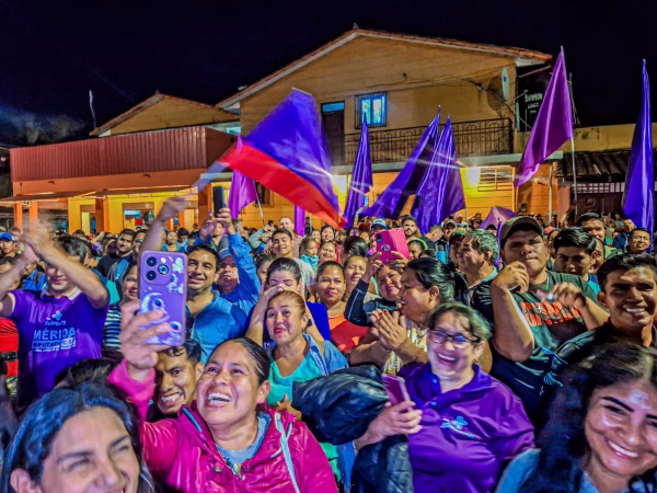 Trinidad espera al futuro presidente. Manfred Reyes llega este jueves