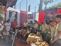 Unidad Educativa “Cedro” celebra la riqueza cultural y gastronómica de Bolivia con feria estudiantil