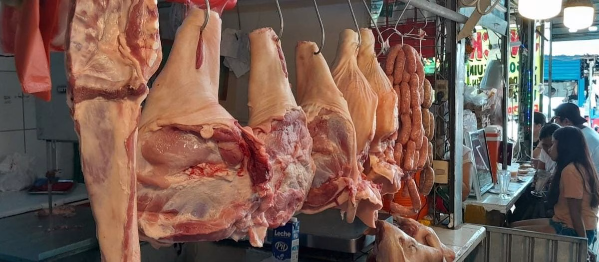 Venta de carne de cerdo a bajo precio genera conflicto en el Mercado Abastos de Riberalta