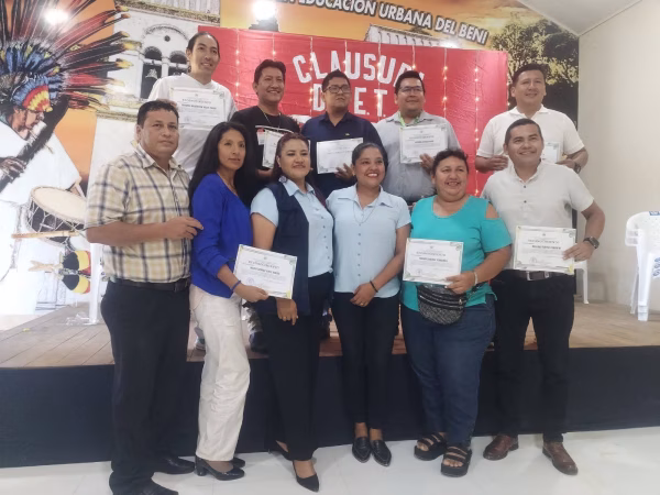 Profesores de Educación Física reciben reconocimientos en clausura escolar