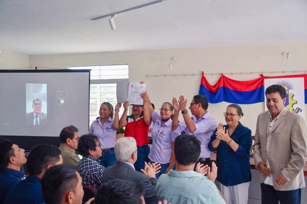 Artes Plásticas logra acreditación nacional en un acto