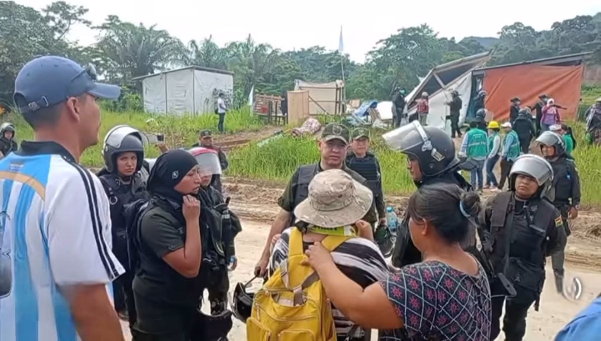 RURRENABAQUE La Alcaldía de Rurrenabaque y el Ministerio Público desalojaron  familias asentadas en una área municipal