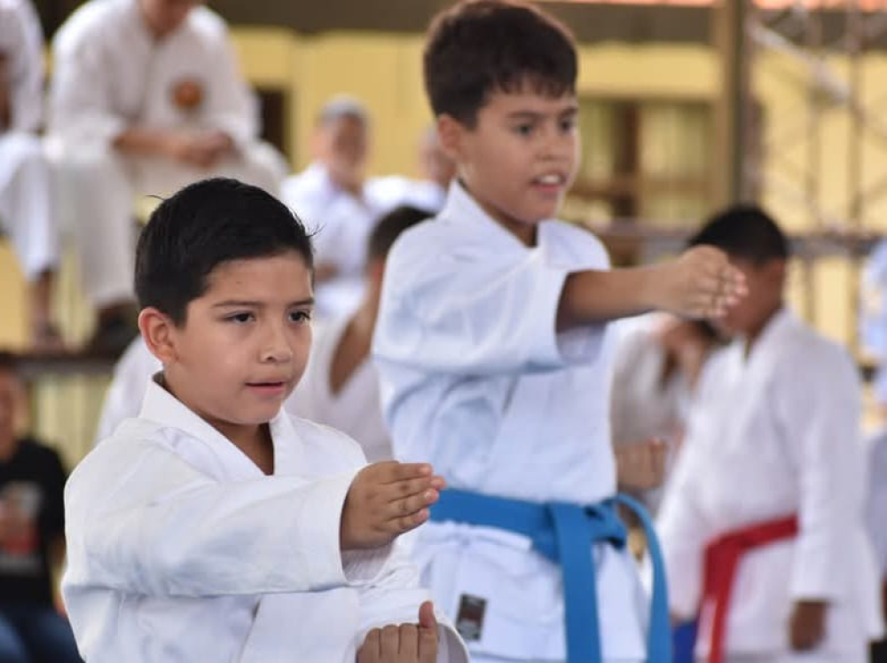 Karatecas demostraron su nivel en torneo realizado en UNIVALLE