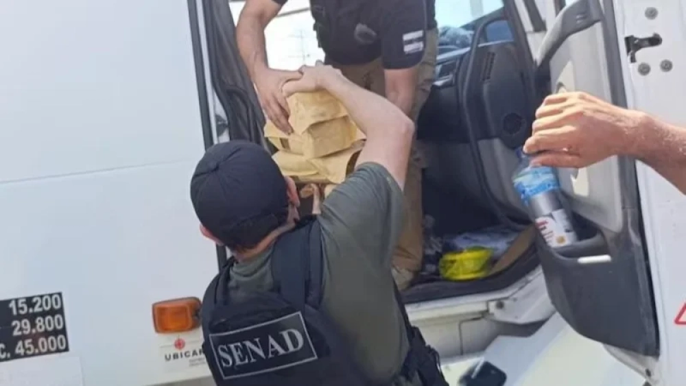 Interceptan un camión cisterna boliviano con sustancias controladas en Paraguay