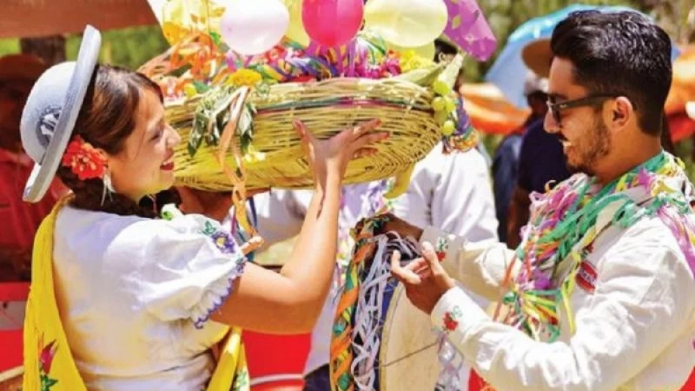 Tarija celebra la complicidad de las comadres con música, alegría y tradición