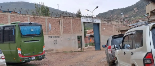 Dos reclusos que cumplen condena por asesinato se enfrentaron, uno terminó con heridas de arma blanca