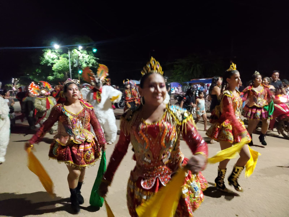 Residentes orureños rinden homenaje a los 244 de su gesta libertaria con una Entrada Folklórica