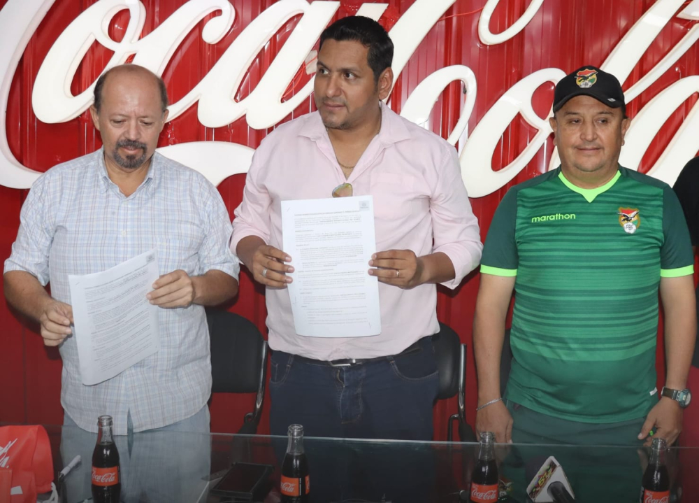 Primero de Mayo y la Fundación "Esperanza" sellan alianza en favor del fútbol