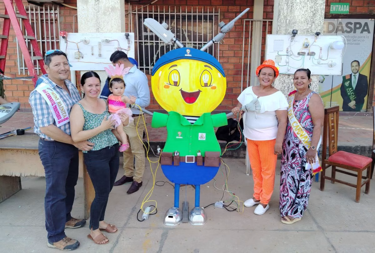 Concejales de la Comisión de Medio Ambiente:  Lanzan campaña y mascota "EDASPIN: Ilumina y No Contamina"