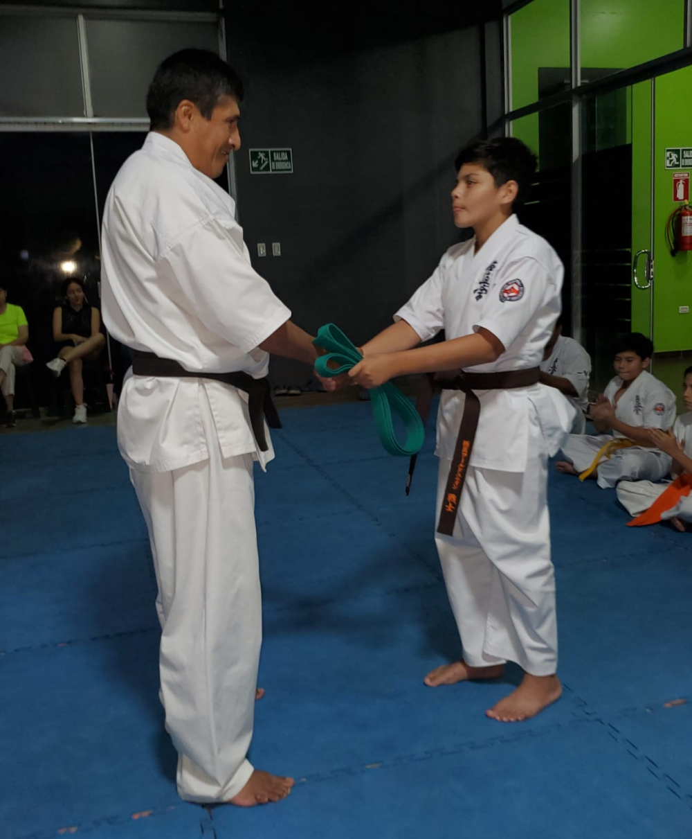 Karate Kyokushin entrega grados y certificados en ceremonia en Trinidad