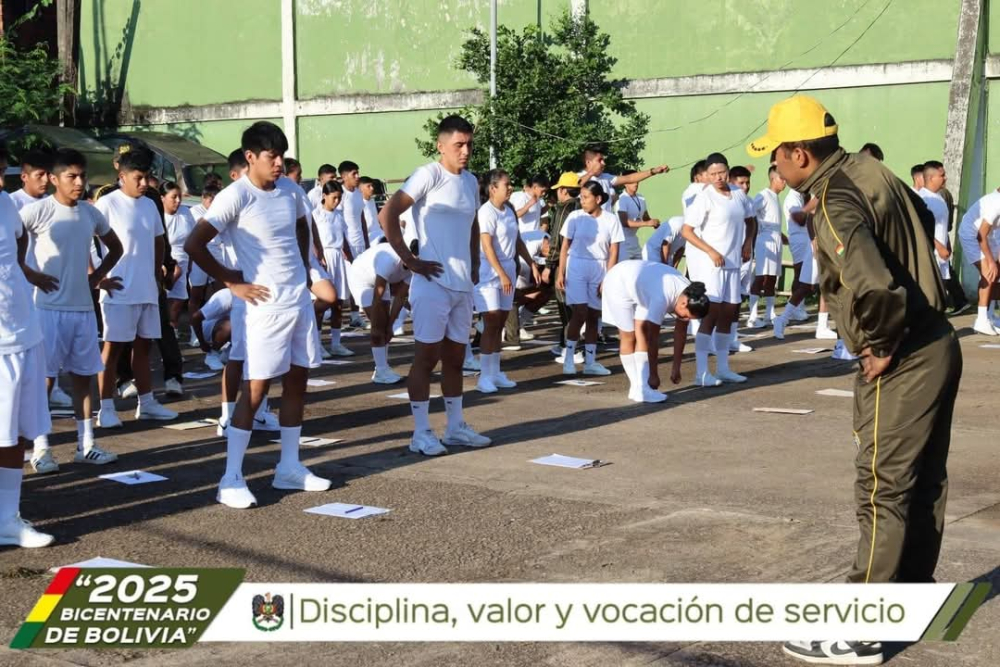 Jóvenes postulantes participaron en el examen  físico de admisión a FATESCIPOL y ANAPOL