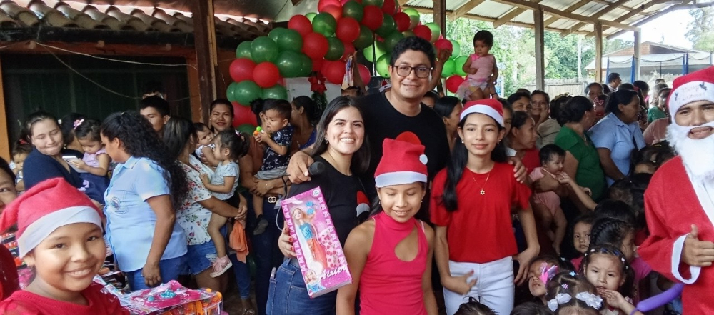 Exaltación: alcalde comparte y entrega juguetes a todos los niños de la capital histórica del Beni