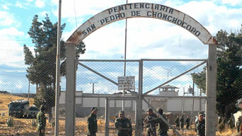 Policía proporcionó arma a un reo para asesinar a otro en Chonchocoro