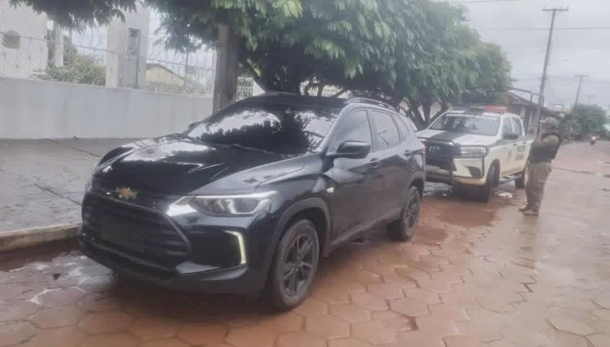 Policía del Beni recupera en Riberalta vehículo robado en Brasil y lo devuelve a su propietario en frontera internacional