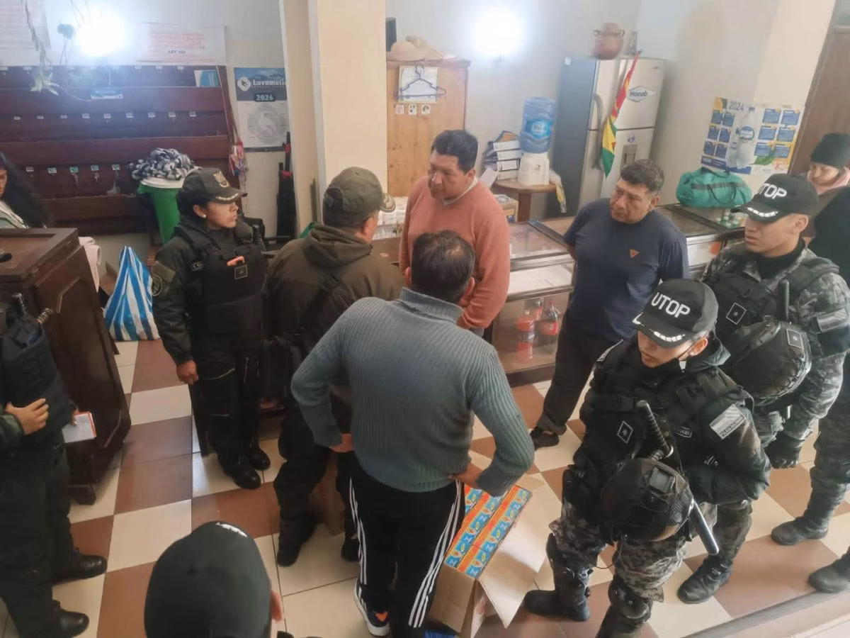 COB denuncia que dirigentes fueron sacados “en calzoncillos” y califica de “mentira” operativo policial “rutinario”