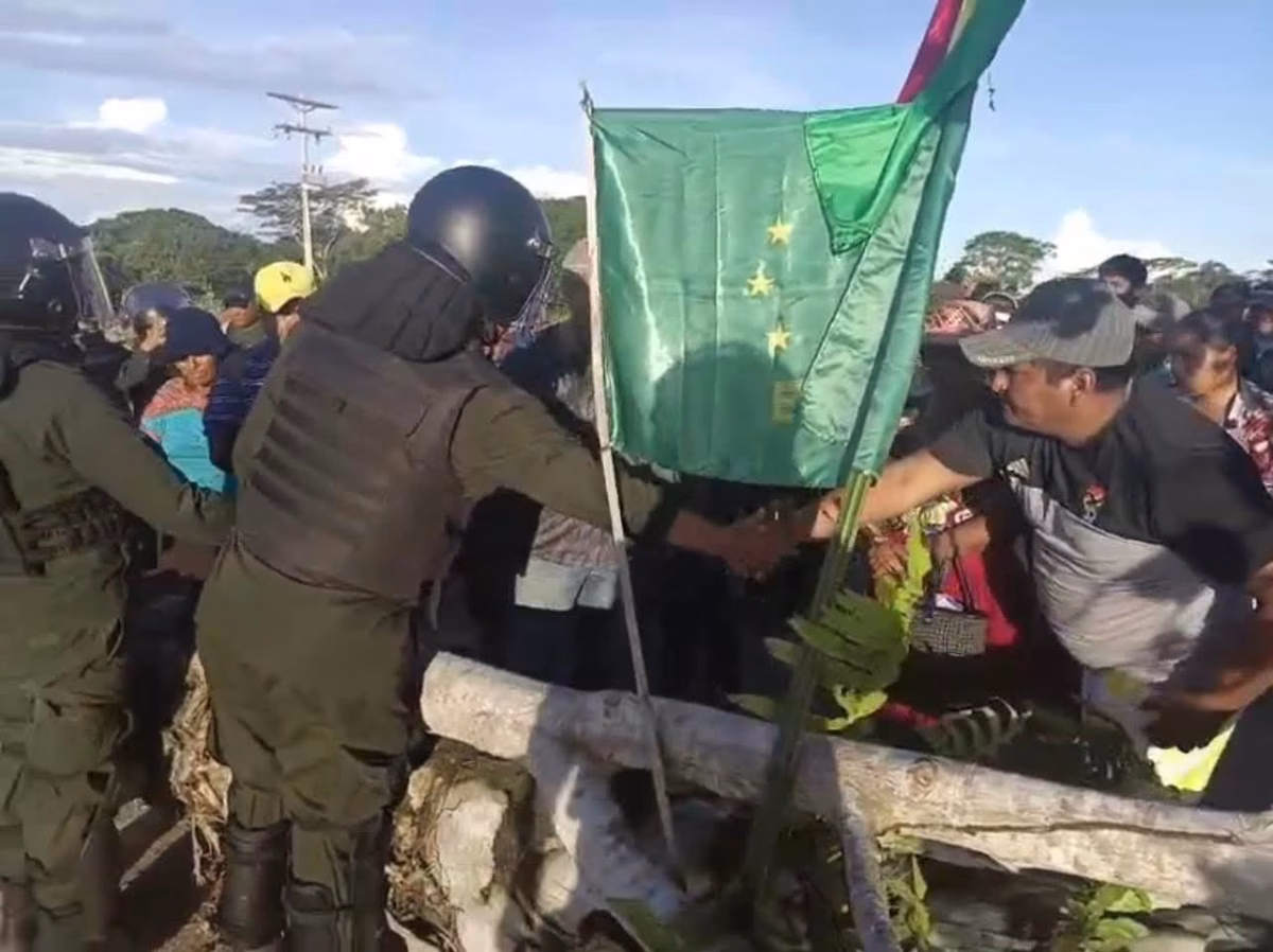 Diálogo policial logra desbloqueo total de la vía Trinidad–San Pablo