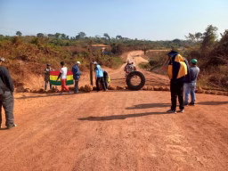 Campesinos de Pando bloquean la carretera Cobija–Porvenir