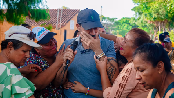 VECINOS CUMPLEN OCHO DÍAS DE VIGILIA EN EL TED Y EL ALCALDE CÁMARA DENUNCIA “ATROPELLO A LA DEMOCRACIA”