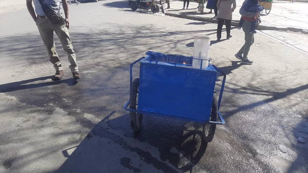Conductor ebrio provoca colisión  múltiple y daña carrito de refrescos