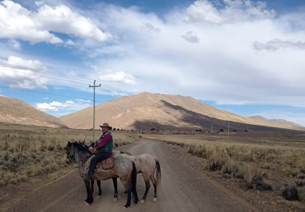 Cabalgata del Bicentenario avanza   por Machacamarca y Poopó