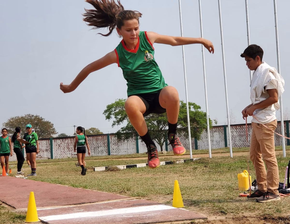 TRINIDAD RECIBE A LAS FUTURAS ESTRELLAS DEL ATLETISMO EN EL ESTADIO GRAN MAMORÉ