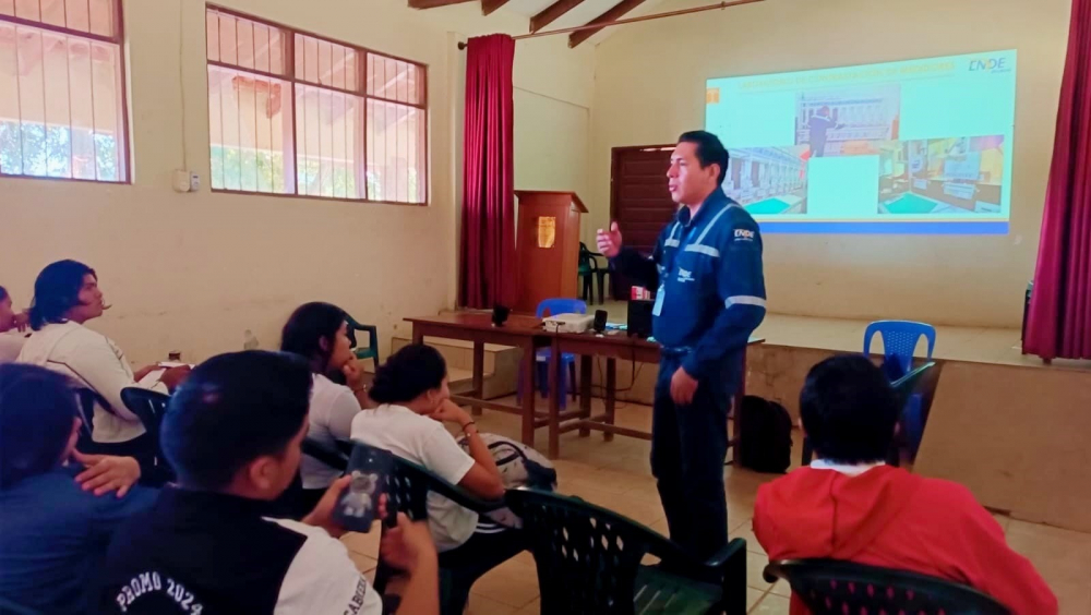 Estudiantes aprenden a ahorrar energía  con el programa ‘Aprende con ENDE’