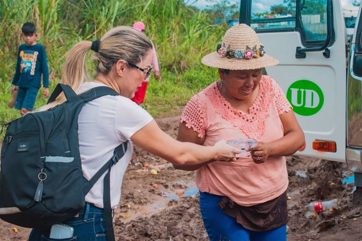 CRISIS HUMANITARIA Y TENSIÓN EN MOJOS: ALCALDESA DECLARA EN EMERGENCIA AL MUNICIPIO Y SE PLANTA ANTE SURTIDOR
