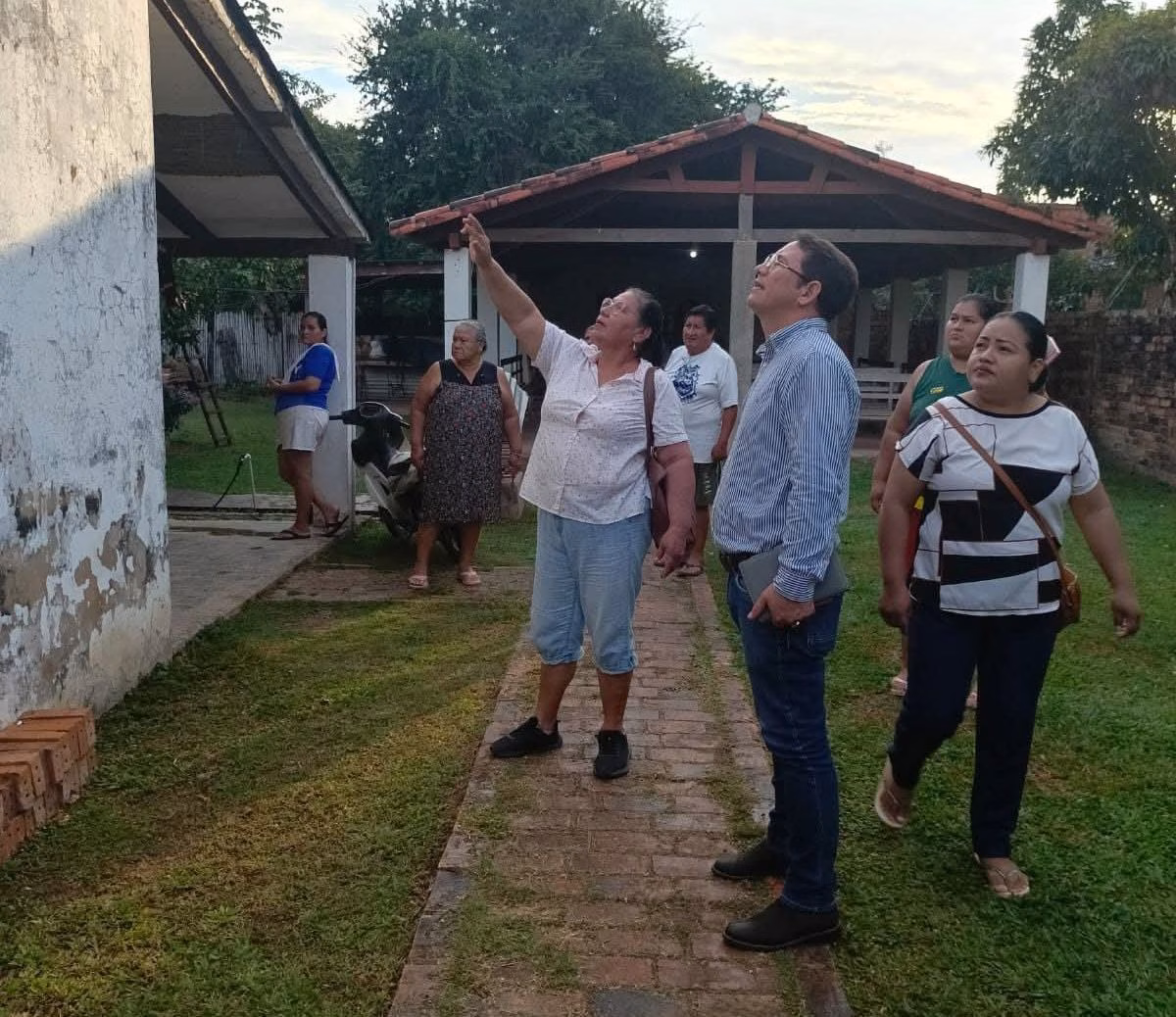 Santa Ana del Yacuma:      Alcalde atiende solicitud de vecinos de zona San Juan
