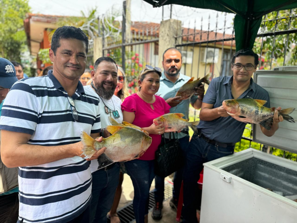 Gobierno realizó la primera feria del pescado  “del campo a la olla, a peso y precio justo”