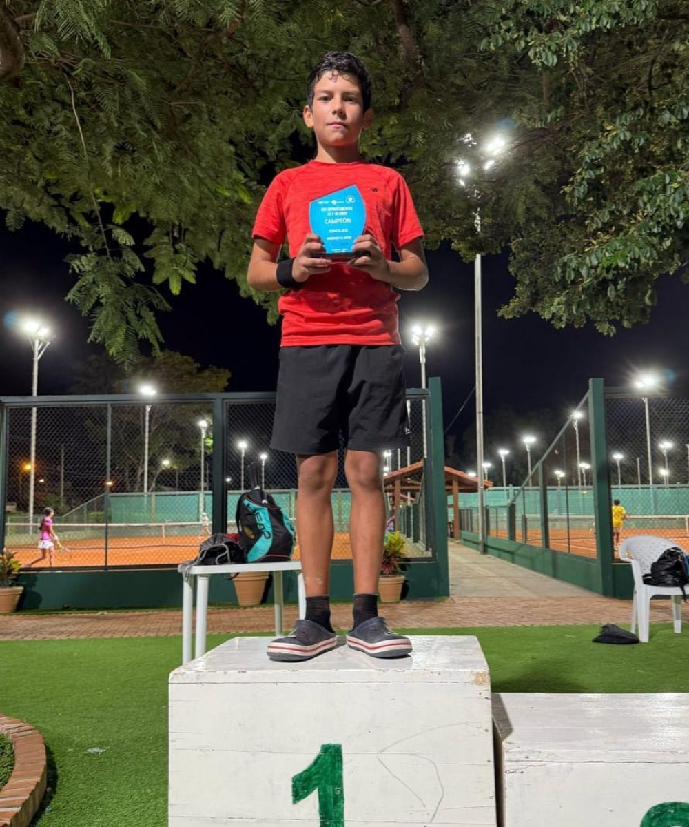 Rodrigo Durán, promesa del tenis boliviano, gana su primer título 2025
