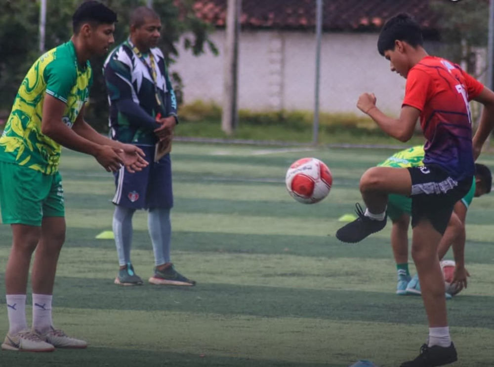 Primero de Mayo afina detalles antes de su debut en el campeonato local