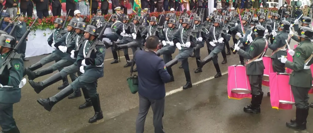 El Alto celebra 40 años de vida con un desfile, la verbena, ofrendas y una sesión de honor