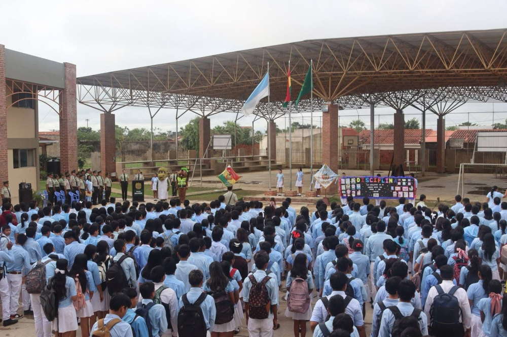 LA POLICÍA DEL BENI INCLUYE A LA COMUNIDAD EDUCATIVA EN LA HORA MÍSTICA PARA FORTALECER LOS LAZOS CON LOS JÓVENES