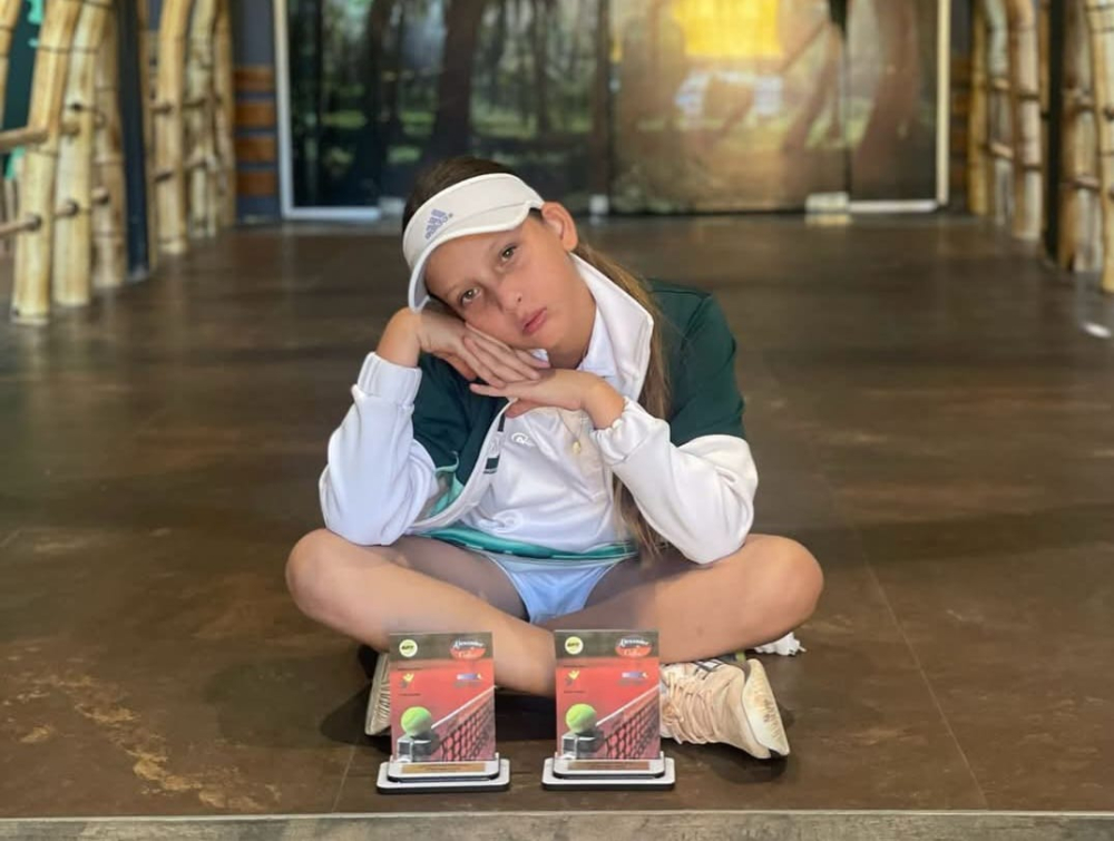 Maite Chávez brilla en La Paz y se corona campeona en singles y dobles