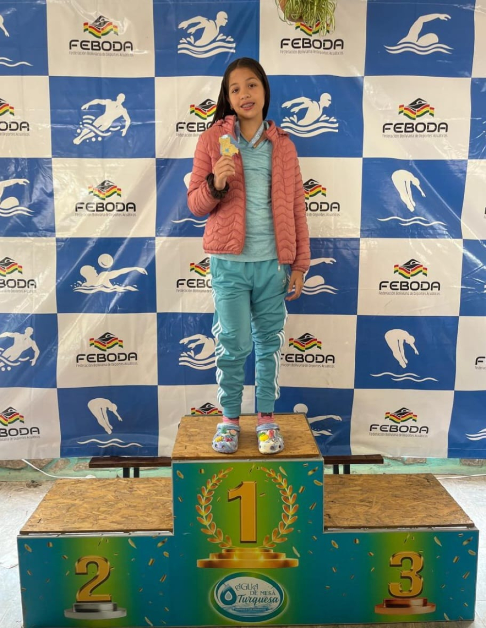 Monserrath Michel Mertens brilla en el Festival de Aguas Abiertas