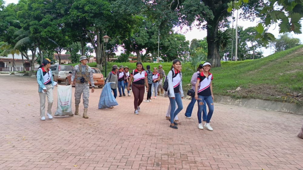 Carrera de Turismo de la UAB promueve campaña de limpieza en Loma Suárez